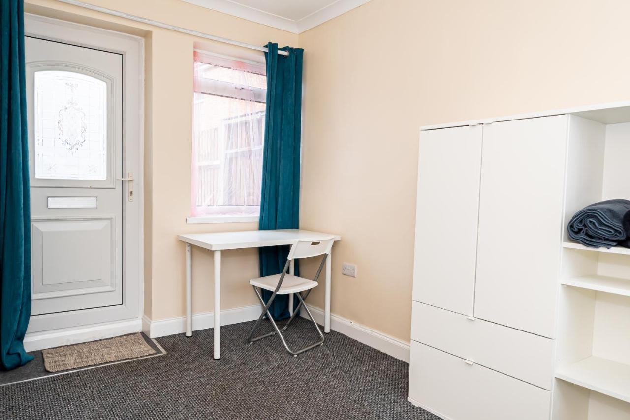 Shirley House 3, Guest House, Self Catering, Self Check In With Smart Locks, Use Of Fully Equipped Kitchen, Close To City Centre, Ideal For Longer Stays, Walking Distance To Bat, 20 Min Drive To Fawley Refinery, Excellent Transport Links Southampton Zewnętrze zdjęcie