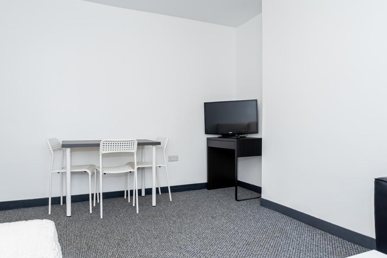Shirley House 3, Guest House, Self Catering, Self Check In With Smart Locks, Use Of Fully Equipped Kitchen, Close To City Centre, Ideal For Longer Stays, Walking Distance To Bat, 20 Min Drive To Fawley Refinery, Excellent Transport Links Southampton Zewnętrze zdjęcie