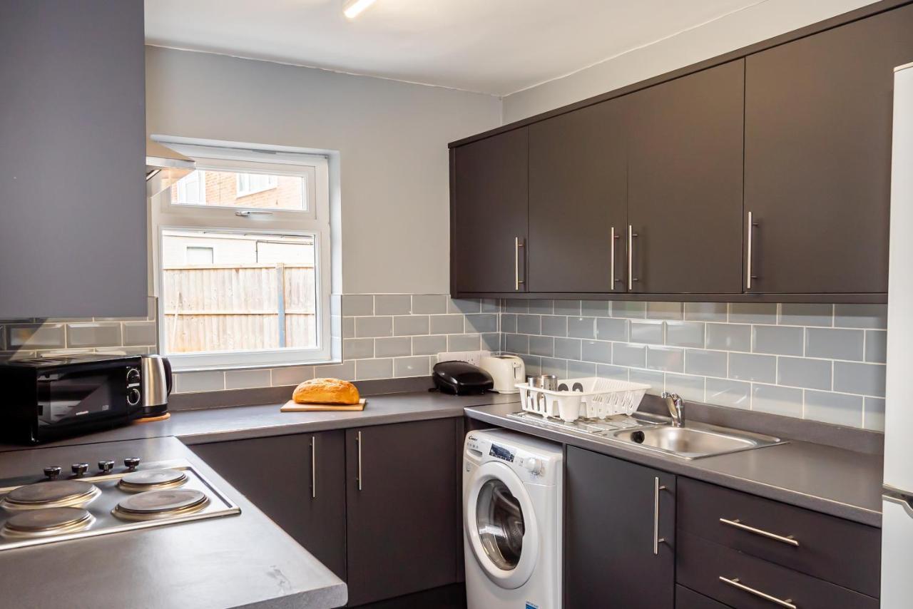 Shirley House 3, Guest House, Self Catering, Self Check In With Smart Locks, Use Of Fully Equipped Kitchen, Close To City Centre, Ideal For Longer Stays, Walking Distance To Bat, 20 Min Drive To Fawley Refinery, Excellent Transport Links Southampton Zewnętrze zdjęcie